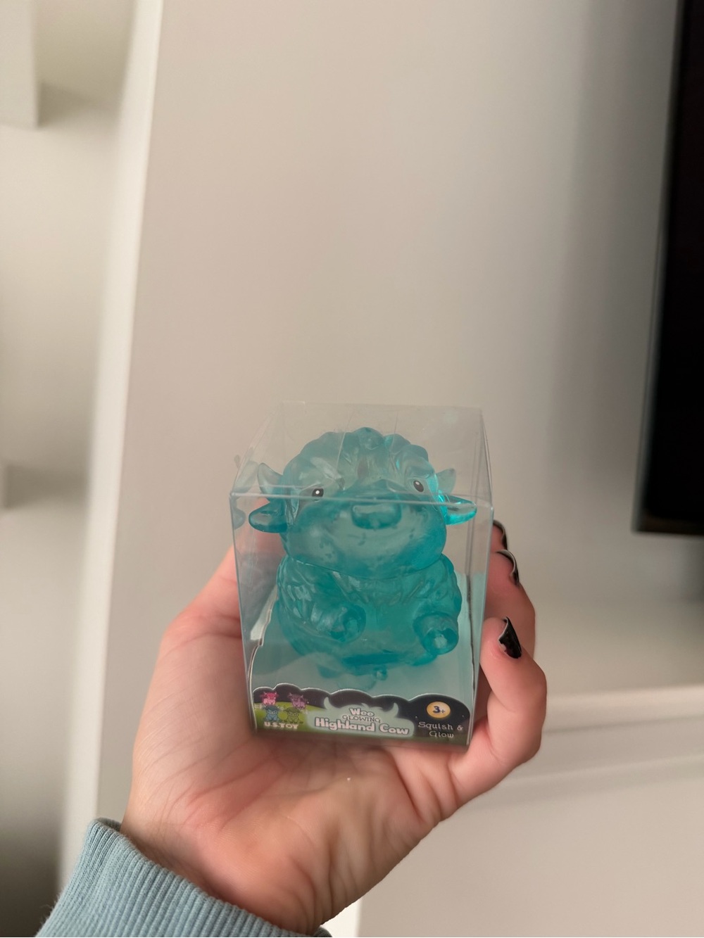 Glow in the Dark Blue Highland Cow Needoh-Like Texture Squishy